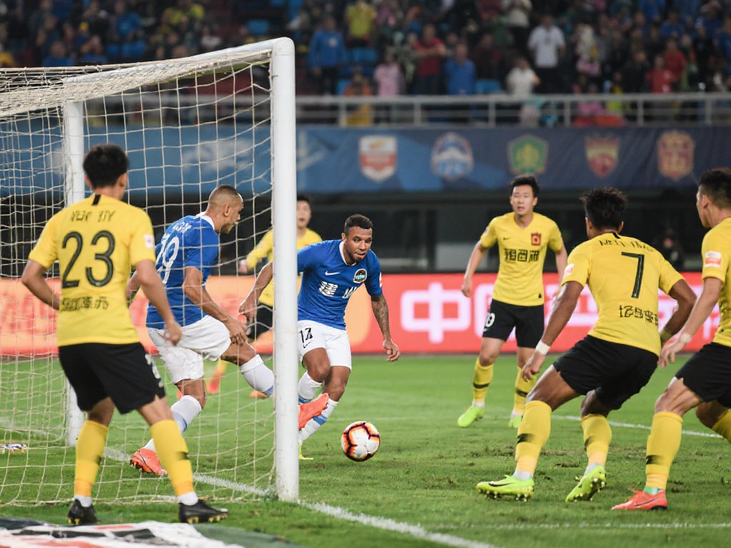 李新翔传中助攻,古斯塔沃头球绝杀 这次进球背后的成功因素不仅仅局限于个人表