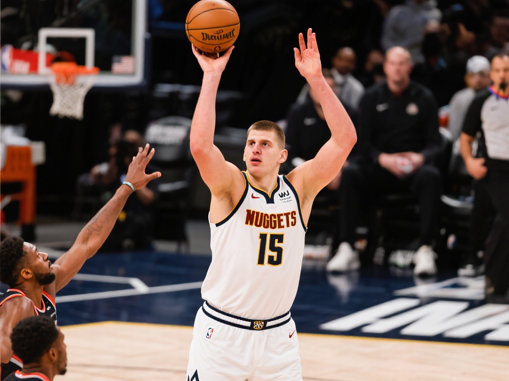 回顾2019掘金开拓者四加时战,约基奇65分钟壮举 同时,分析比赛数据我们发现,第四个加时期